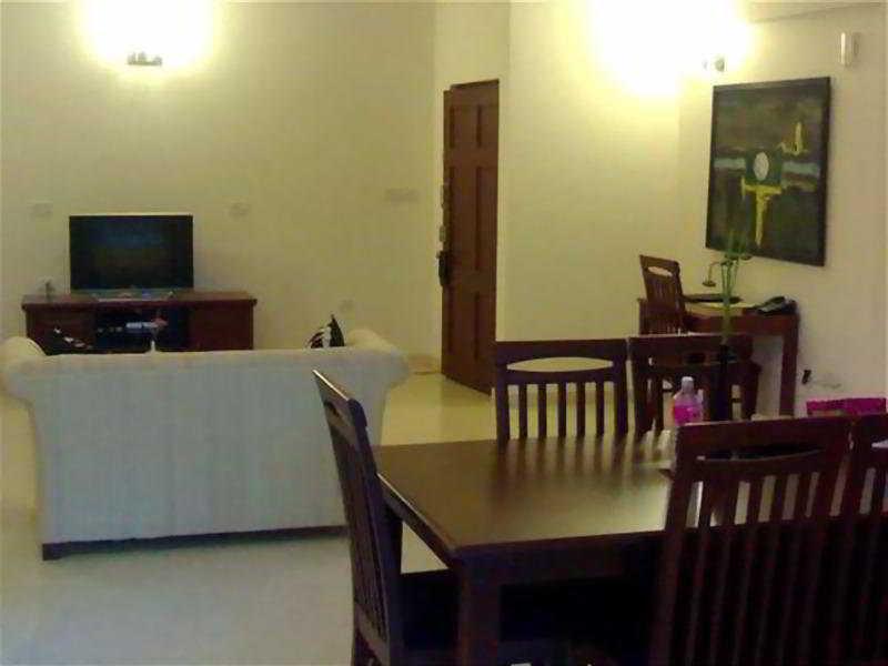 Hotel Justa Off Mg Road Bengalúr Pokoj fotografie