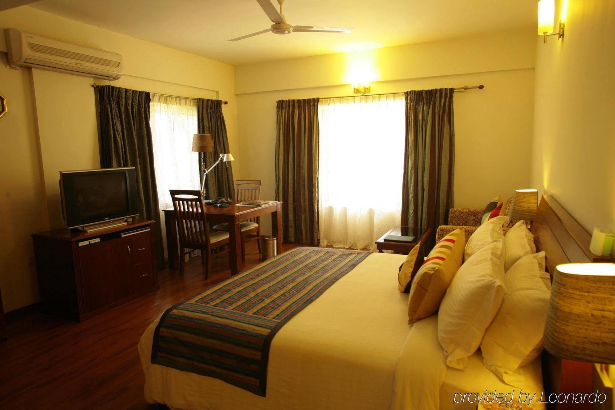 Hotel Justa Off Mg Road Bengalúr Pokoj fotografie